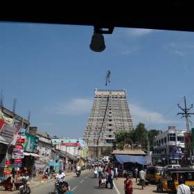 Шрирангам (или Шри Ранганатхисвами) находится в городе Тричи. Это самый большой!!! действующий храм в мире.  - Индия 2012. Часть 6. Тричи. Рамешварам.