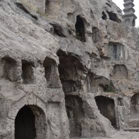 Первая пещера в этих местах была создана в годы правления северной династии Вэй (Wei, 220 г. – 2800 г.), то есть более полутора тысяч лет назад. - Китай. Май-июнь 2013. Часть2. Лоянь.