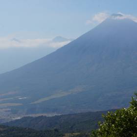 Вулкан Огня, так он выглядел до заката - Гватемала 2016. г.Антигуа. Вулкан Пакайя.