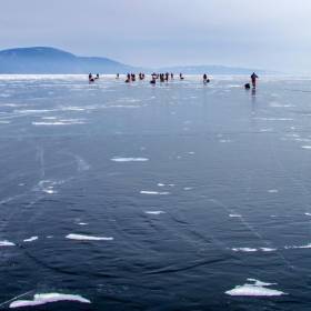 Восхищает все на Байкале, и особенно кристаллическая прозрачность, чистота его воды и льда. - Море - солнца...мороза...и льда...